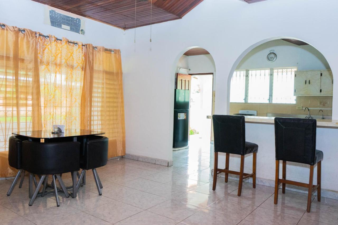 Hostal Familiar Argeñal David Exterior foto